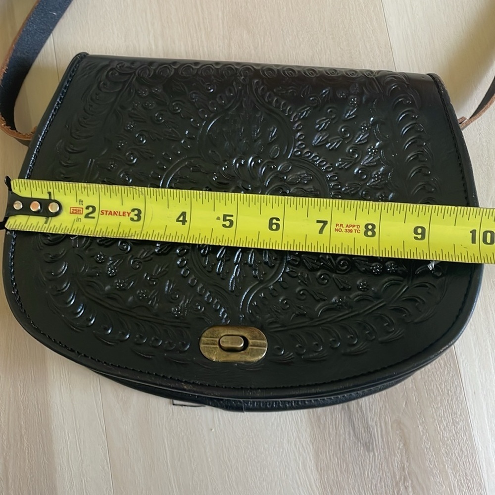 Genuine leather Moroccan hand tooled black leather saddle bag - Picture 10 of 14